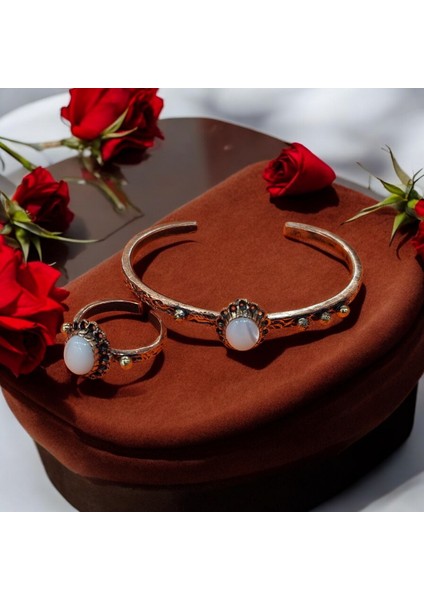 El Yapımı Doğal Taşlı Bakır Bilezik ve Yüzük Takı Seti, Şık ve Zarif Tasarım