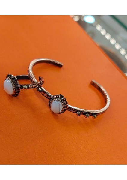 El Yapımı Doğal Taşlı Bakır Bilezik ve Yüzük Takı Seti, Şık ve Zarif Tasarım