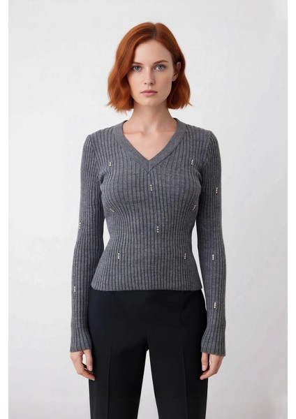 Kadın Antrasit Fitilli Triko Kazak V Yaka Taş Işlemeli Detaylarıyla Kış Şıklığı Sunar Kaliteli fiyatları