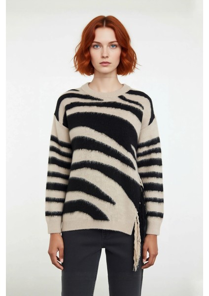 Kadın Oversize Bisiklet Yaka Zebra Desenli Akrilik Triko Kazak Kışlık Kombinlerin Vazgeçilmezi fiyatları