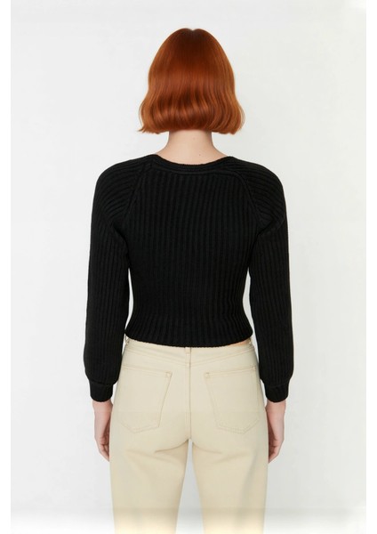 Kadın Basic Fitilli Crop Kahverengi Uzun Kol Kalp Yaka Akrilik Triko Kazak Rahat Gündüz Kombin modelleri