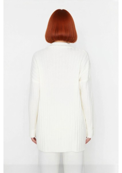 Kadın Ekru Rahat Kalıp Düz Desen Düğmeli Yaka Triko Kazak Sonbahar Kış Gardıropların Yıldızı modelleri