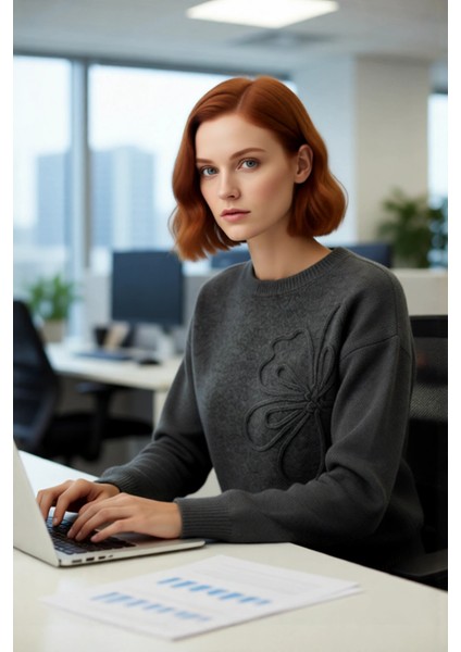 Kadınlara Özel Bisiklet Yaka Nakışlı Çiçekli Gri Triko Kazak Günlük Kış Stili Kaliteli Şık