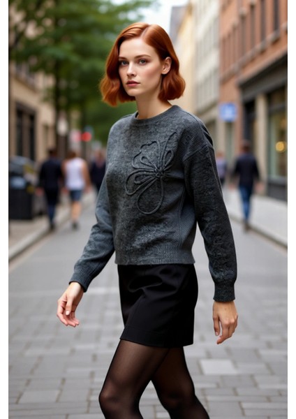 Kadınlara Özel Bisiklet Yaka Nakışlı Çiçekli Gri Triko Kazak Günlük Kış Stili Kaliteli Şık fırsatları