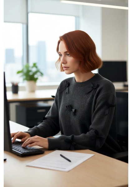 Kadınlara Özel Basic Regular Kalıp Bisiklet Yaka Kurdele Detaylı Triko Uzun Kollu Kazak Kaliteli modelleri