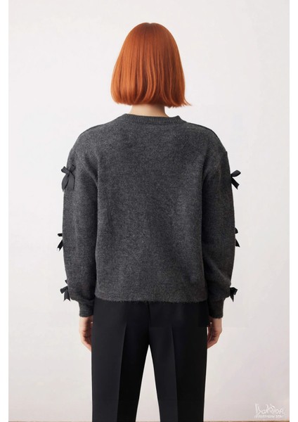 Kadınlara Özel Basic Regular Kalıp Bisiklet Yaka Kurdele Detaylı Triko Uzun Kollu Kazak Kaliteli fırsatları