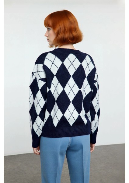 Kadın Ekru Gri Oversize V Yaka Baklava Desen Düşük Kol Kalın Triko Kazak Kışlık Kombinlerinize fırsatları