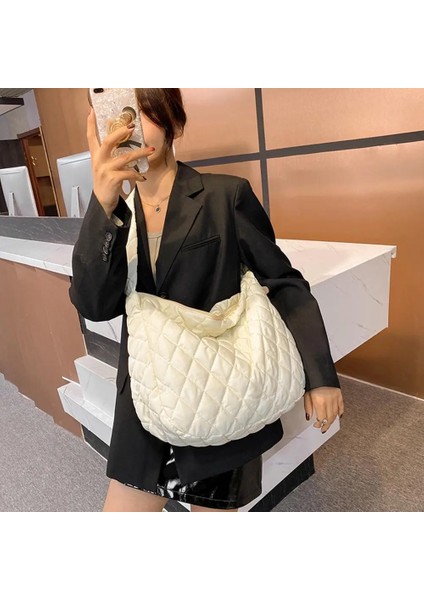 Siyah Kadın Omuz Çantaları Kış Uzay Aşağı Çanta Bulut Omuz Çantası Kadın Saf Renk Kapitone Büyük Crossbody Çanta (Yurt Dışından) modelleri