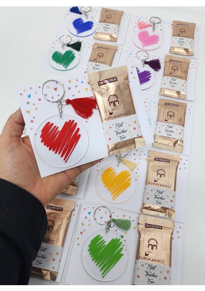 Öğretmenler Için Renkli Kalp Desenli Anahtarlık ve Kahve Seti Öğretmenler Günü Hediyesi 10 Adet