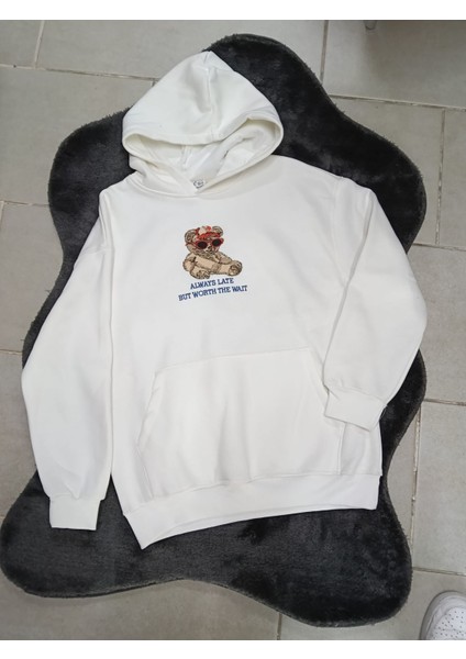 Ayı Desenli Kapüşonlu Ön Cep Detaylı Rahat Sweatshirt fiyatları