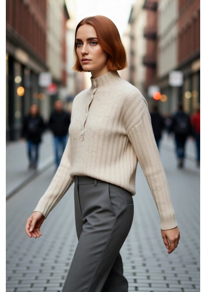 Kadın Dik Yaka Oversize Kalıp Düz Renk Düşük Kol Triko Kazak Soğuk Havalarda Konforlu ve Modern modelleri