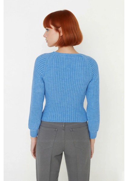 Kadın Basic Fitilli Crop Kahverengi Uzun Kol Kalp Yaka Akrilik Triko Kazak Rahat Gündüz Kombin modelleri