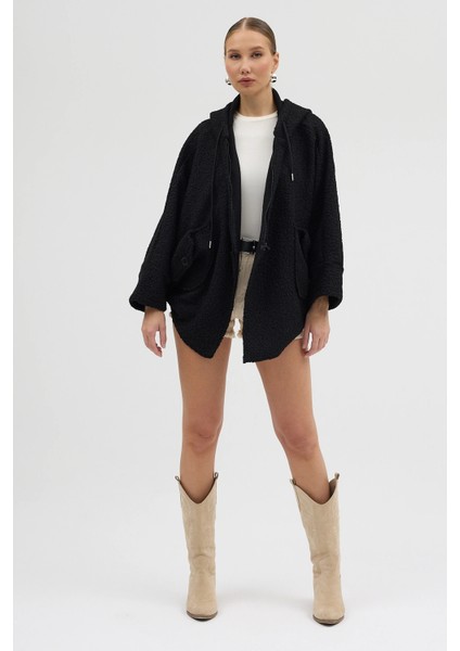 Kadın Siyah Kapüşonlu Çift Cepli Oversize Buklet Ceket Mont modelleri