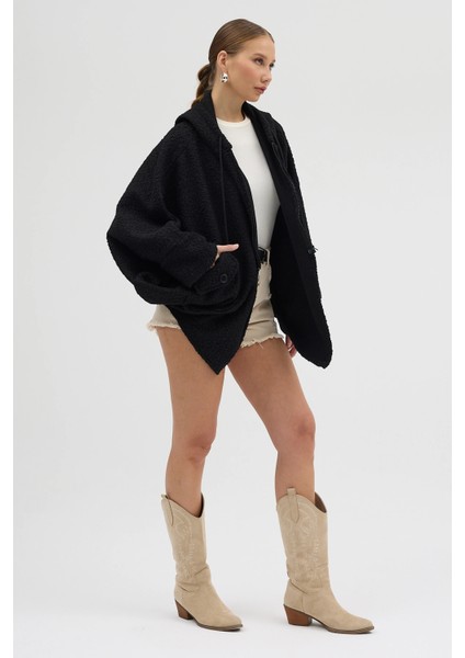 Kadın Siyah Kapüşonlu Çift Cepli Oversize Buklet Ceket Mont indirimleri