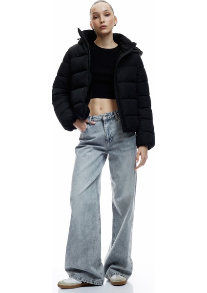 Kapüşonlu Uzun Kollu Içi Suni Kürklü Fermuarlı Cepli Şişme Mont