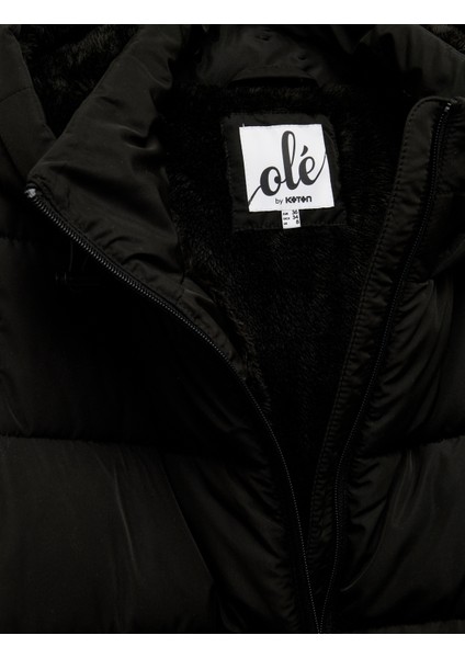 Kapüşonlu Uzun Kollu Içi Suni Kürklü Fermuarlı Cepli Şişme Mont