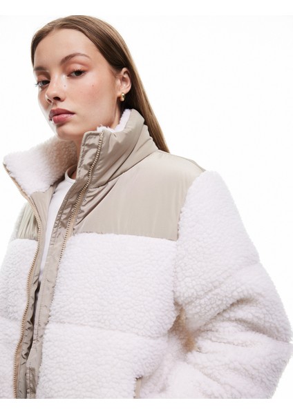 Dik Yaka Cep Detaylı Fermuarlı Renk Bloklu Peluş Mont