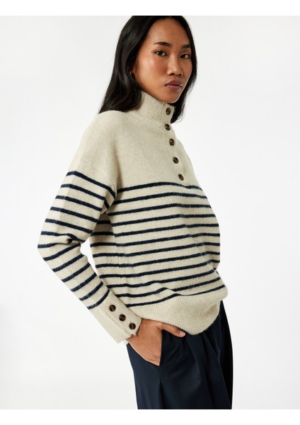 Uzun Kollu Dik Yaka Yarım Düğmeli Triko Oversize Çizgili Kazak