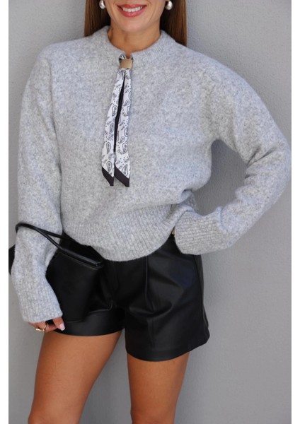 Gri Yaka Fular Detay Kazak fırsatları