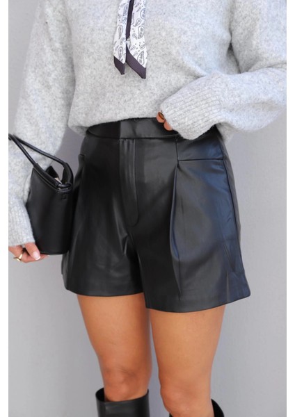 Siyah Deri Şort fırsatları