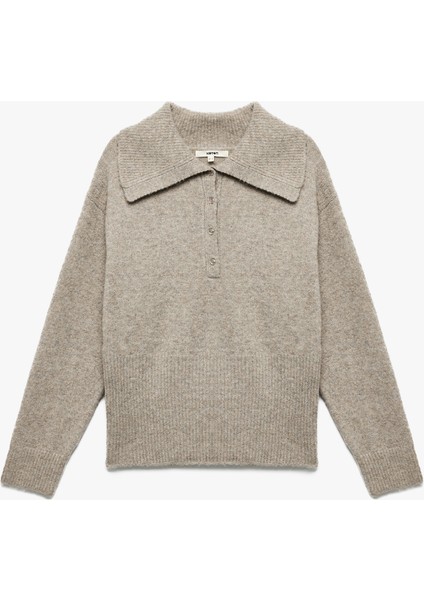 Regular Fit Uzun Kollu Yarım Düğme Detaylı Geniş Polo Yaka Triko Kazak fırsatları