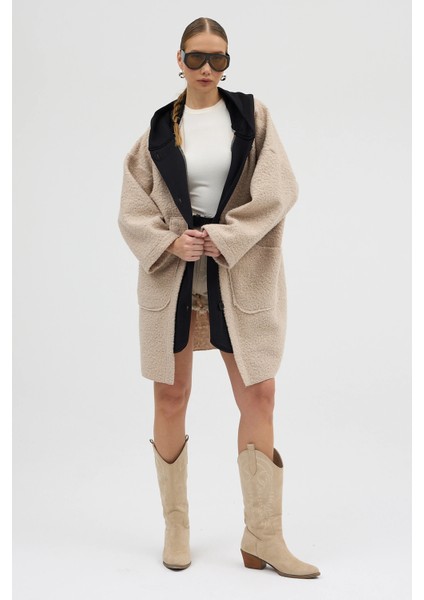 Kapüşonlu Çift Cepli Düğmeli Kaşe Kaban - Bej