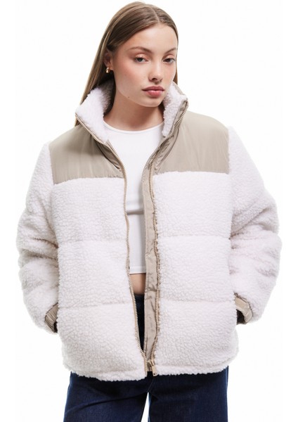 Dik Yaka Cep Detaylı Fermuarlı Renk Bloklu Peluş Mont modelleri