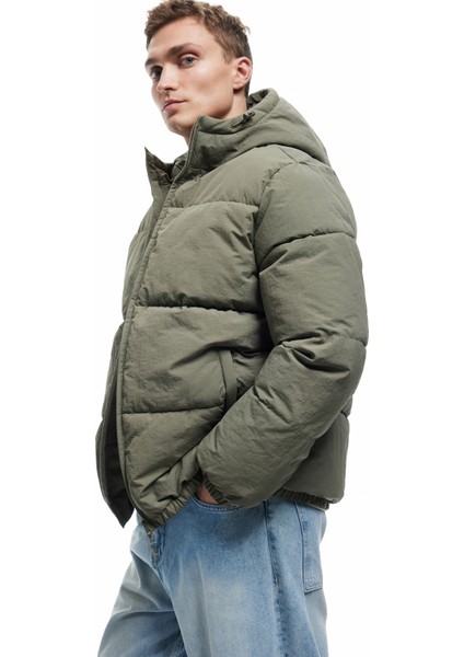 Uzun Kollu Cep Detaylı Fermuarlı Kapşonlu Şişme Mont fiyatları