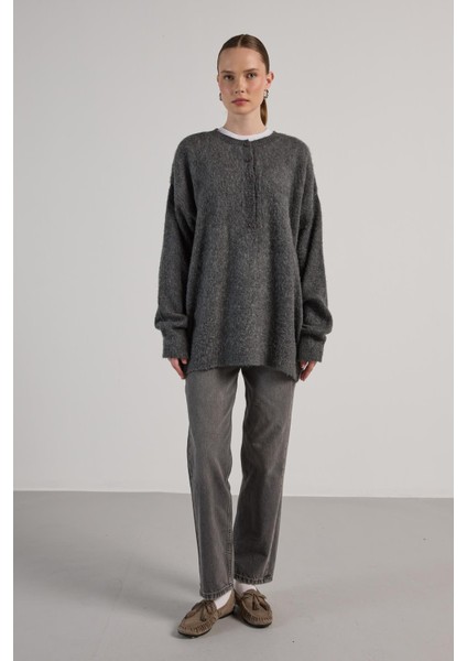 Kadın Antrasit Düğme Detaylı Oversize Yumoş Kazak 30031