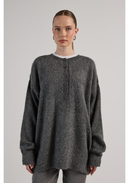 Kadın Antrasit Düğme Detaylı Oversize Yumoş Kazak 30031 modelleri