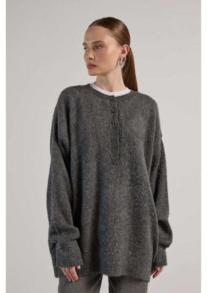 Kadın Antrasit Düğme Detaylı Oversize Yumoş Kazak 30031 fırsatları