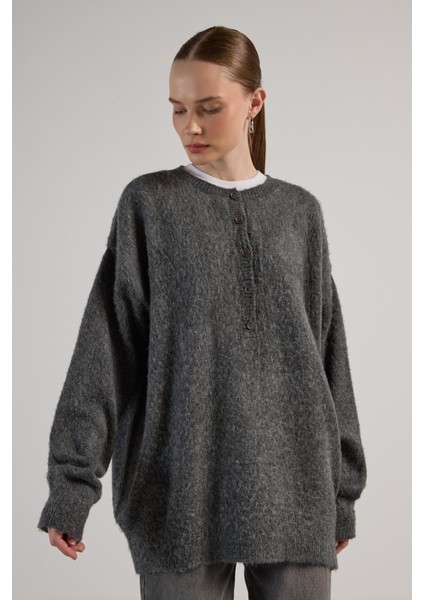 Kadın Antrasit Düğme Detaylı Oversize Yumoş Kazak 30031 indirimleri