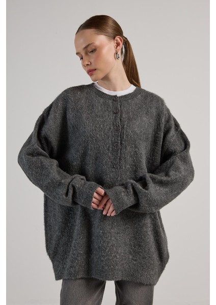 Kadın Antrasit Düğme Detaylı Oversize Yumoş Kazak 30031