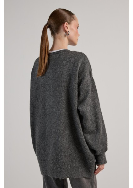 Kadın Antrasit Düğme Detaylı Oversize Yumoş Kazak 30031