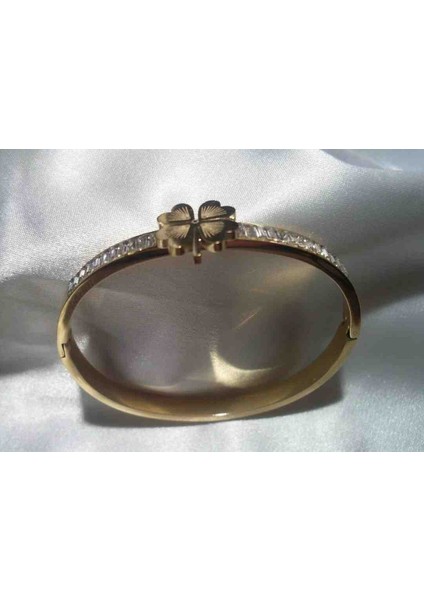 Gold Suyolu Taşlı Yonca Model Çelik Kelepçe Bileklik modelleri