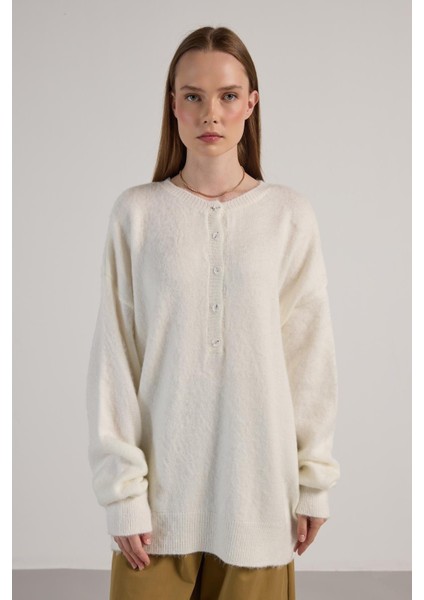 Kadın Ekru Düğme Detaylı Oversize Yumoş Kazak 30031 modelleri