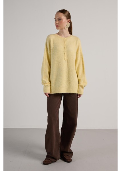 Kadın Sarı Düğme Detaylı Oversize Yumoş Kazak 30031 fiyatları