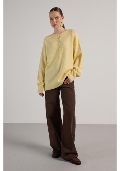 Kadın Sarı Düğme Detaylı Oversize Yumoş Kazak 30031 modelleri