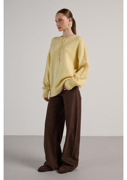 Kadın Sarı Düğme Detaylı Oversize Yumoş Kazak 30031 fırsatları