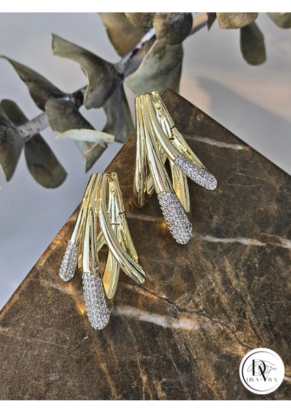 - Glow Earrings – Gold Kaplama Taş Detaylı Kadın Küpe (KOD-351)