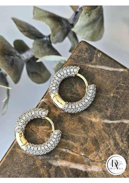 - Glow Earrings – Gold Kaplama Taş Detaylı Kadın Küpe (KOD-352)