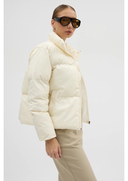 Kadın Krem Fermuarlı Astarlı Kısa Şişme Mont modelleri