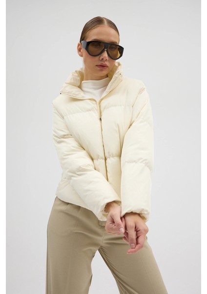 Kadın Krem Fermuarlı Astarlı Kısa Şişme Mont indirimleri