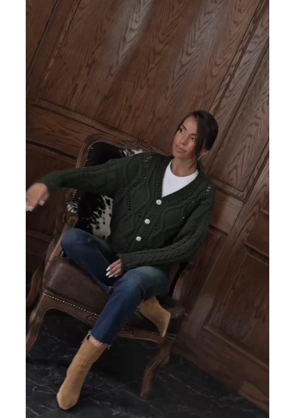 Keyymod Kadın Taşlı Düğmeli Ajurlu Makaron Kısa Hırka