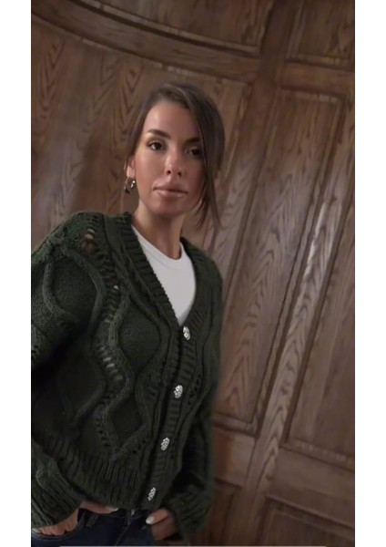 Keyymod Kadın Taşlı Düğmeli Ajurlu Makaron Kısa Hırka fiyatları