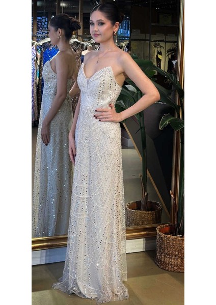 Bej Straplez Yaka Sırt Dekolteli Düz Kesim Pullu Boncuklu Uzun Abiye Elbise 11036-01