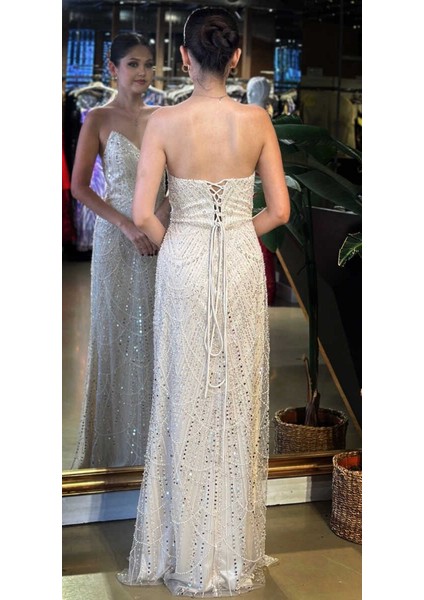 Bej Straplez Yaka Sırt Dekolteli Düz Kesim Pullu Boncuklu Uzun Abiye Elbise 11036-01 fırsatları