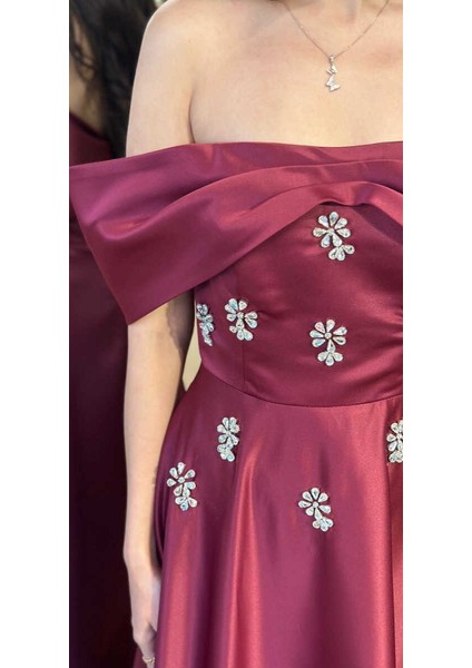 Vişne Renk Madonna Yaka Taş Detaylı Kloş Etekli Saten Uzun Abiye Elbise 11063-03 modelleri