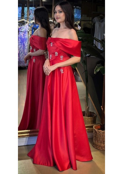 Kırmızı Madonna Yaka Taş Detaylı Kloş Etekli Saten Uzun Abiye Elbise 11063-07