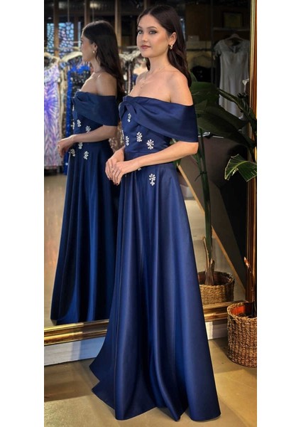 Lacivert Madonna Yaka Taş Detaylı Kloş Etekli Saten Uzun Abiye Elbise 11063-05